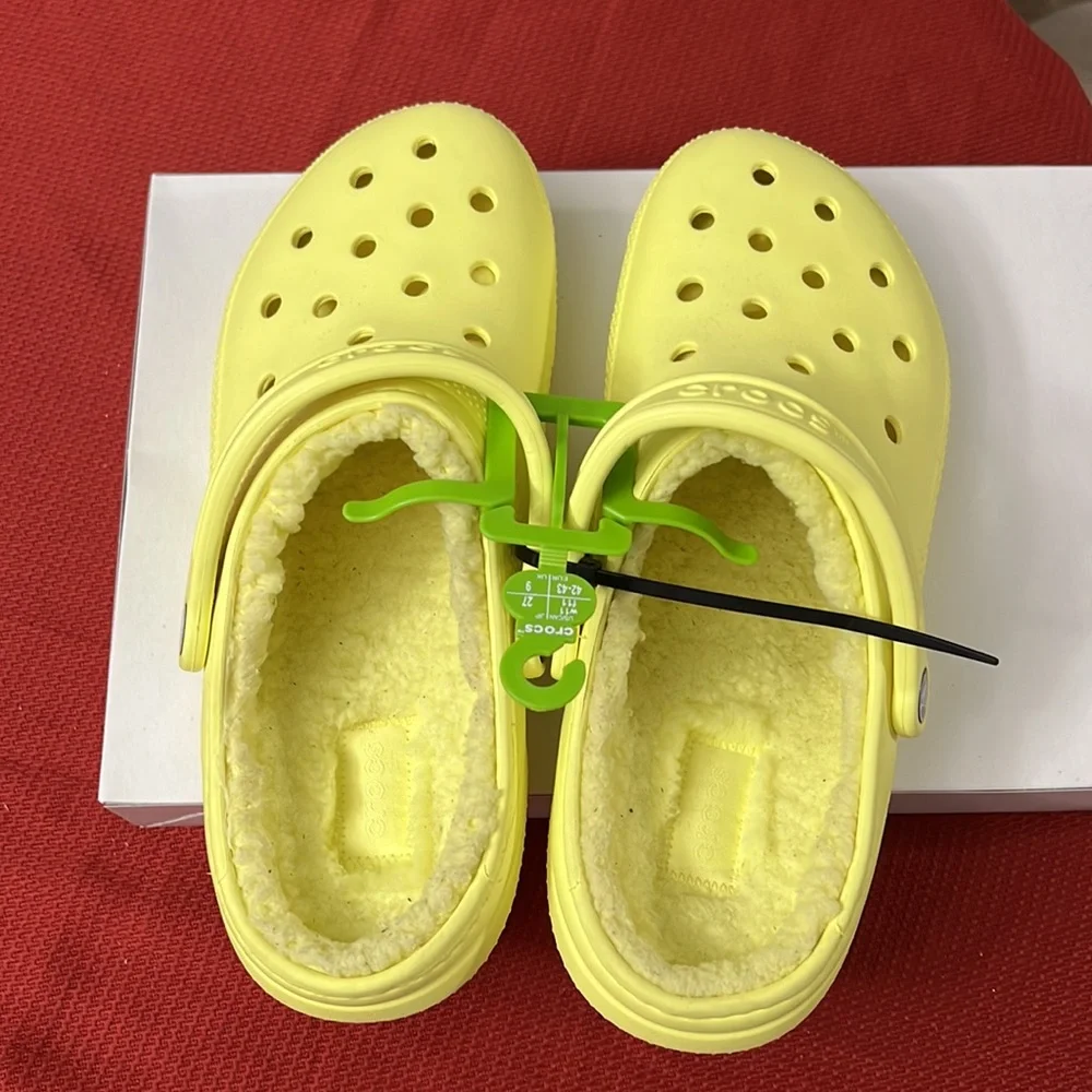 Crocs - Picture 3 of 9